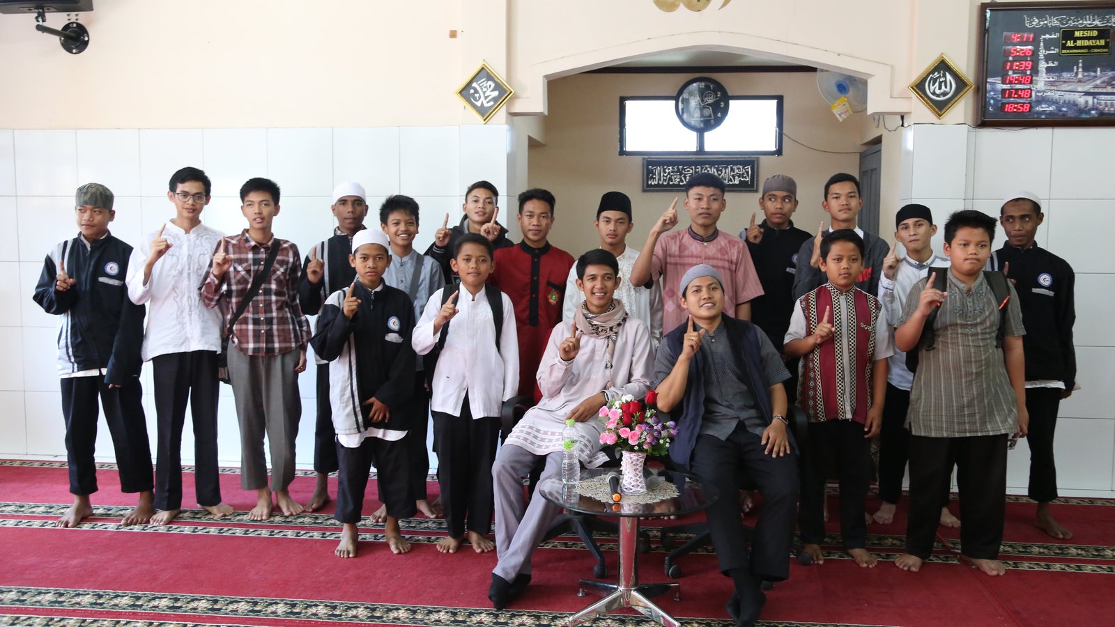 TEMU UKHUWAH & CHARGING IMAN
