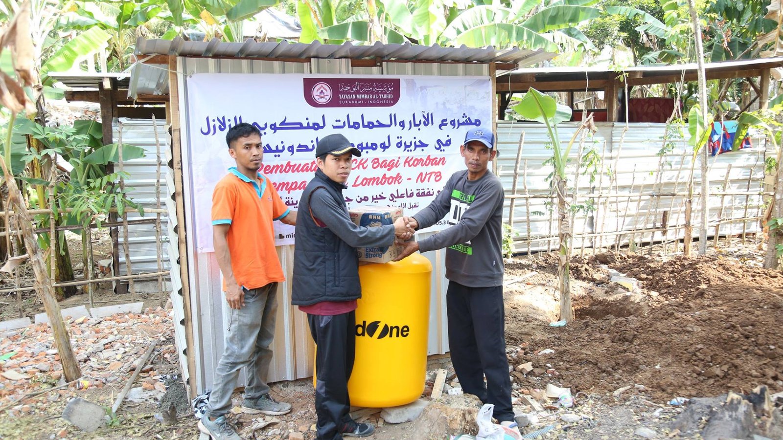 PEMBANGUNAN MUSHOLLA & MCK DARURAT BAGI KORBAN GEMPA LOMBOK